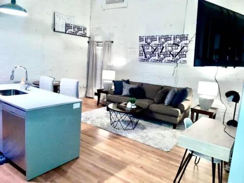 Gallery image of A Luxury City Condo in Richmond