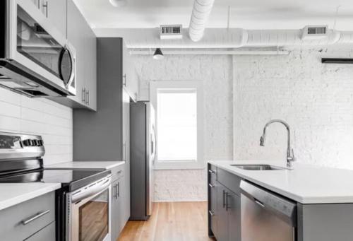 Gallery image of A Luxury City Condo in Richmond