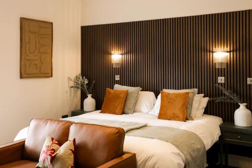 a bedroom with a large bed and a couch at Lovely Studio Flat on Bath Road - Flat 8 in Bristol
