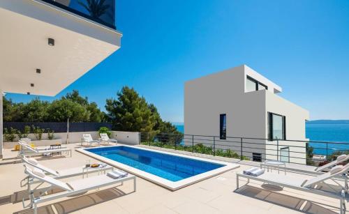 Luxury Villa Sea Idea with private pool & jacuzzi on Čiovo near Trogir