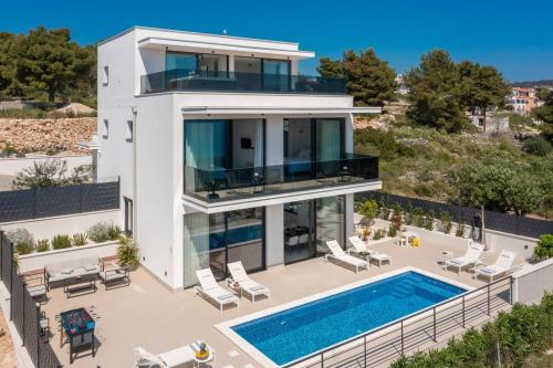 Luxury Villa Sea Idea with private pool & jacuzzi on Čiovo near Trogir