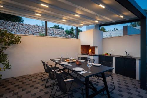 Luxury Villa Sea Idea with private pool & jacuzzi on Čiovo near Trogir