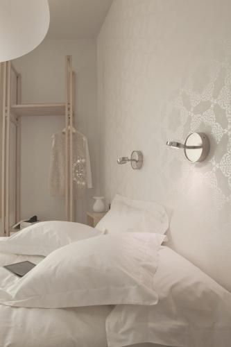 Postel nebo postele na pokoji v ubytování Nu Hotel