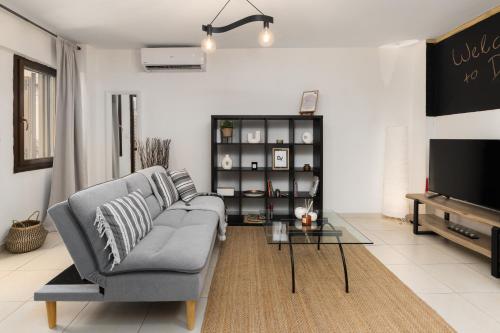 DVision Apartment - In the Heart of Historic Ano Poli