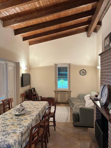 a living room with a table and chairs and a room at Villa Lara in Roseto degli Abruzzi