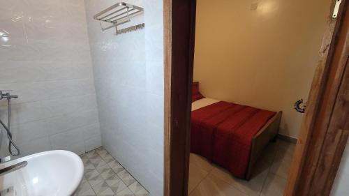 Bilik mandi di VEGAS Motel