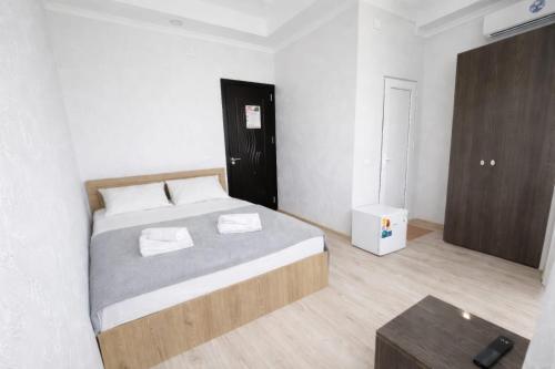Llit o llits en una habitació de New Batumi