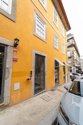 Charming Almada