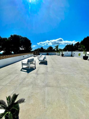 GRAND VILLA Costa del Sol, 10 bedrooms, sleeps up to 30, sea view