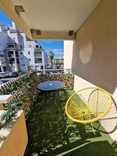 Studio cabine avec terrasse - port et plage