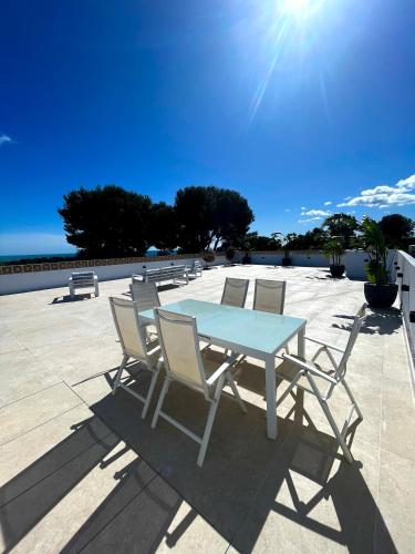 GRAND VILLA Costa del Sol, 10 bedrooms, sleeps up to 30, sea view