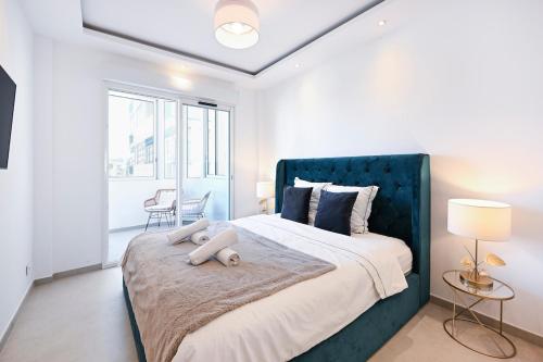 Two bedrooms with view over the sea