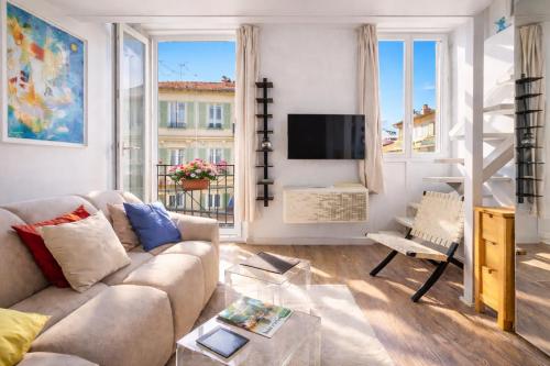 French Riviera Escapade - Steps from the Beach