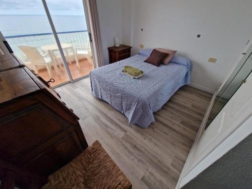 a bedroom with a bed and a view of the ocean at brisa in Bajamar