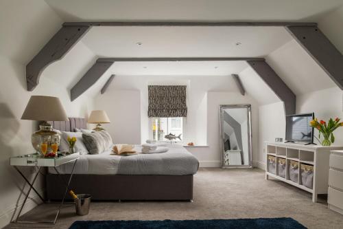 a bedroom with a bed and a table in it at Tides Door in Dartmouth