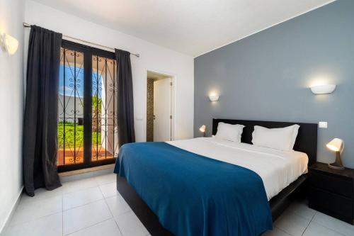 Villa Yuka - Pool and Oura Beach