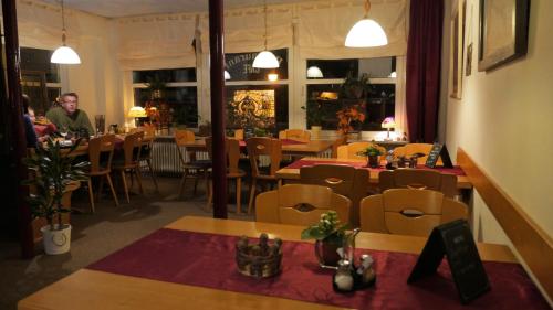 מסעדה או מקום אחר לאכול בו ב-Hotel zur Post