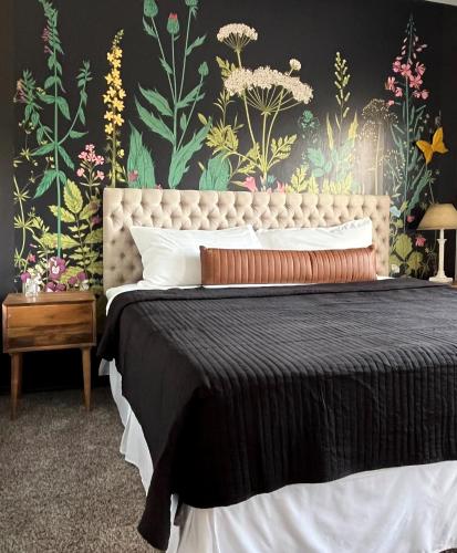 a bedroom with a large bed with a floral wallpaper at Couples Condo Retreat Overlooking Golf Course in Branson West