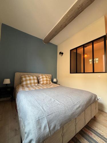 Spacious studio on the edge of the historic center