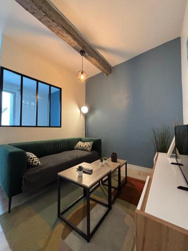 Spacious studio on the edge of the historic center