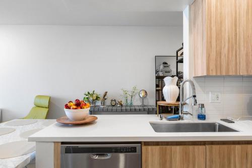 a kitchen with a sink and a bowl of fruit at 9 Advantages Center Santa Manica in Los Angeles