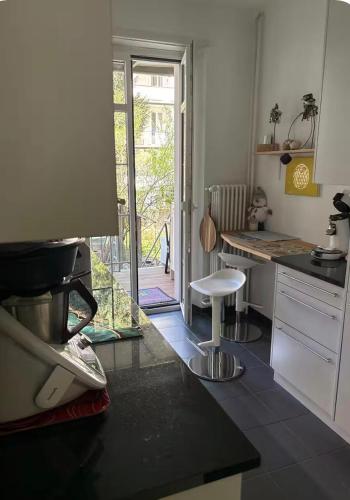 Private Room Basel - 8 min walk to Basel SBB station - Garden Access