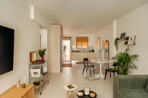 O-85 Modern Boutique Apartment in Patras Centre