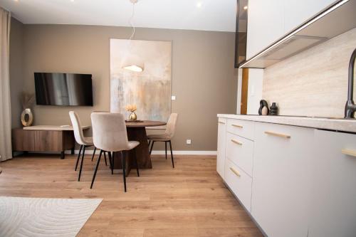 Apartments Jugo i Maestral
