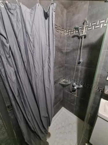 Quiet studio ideal for couples