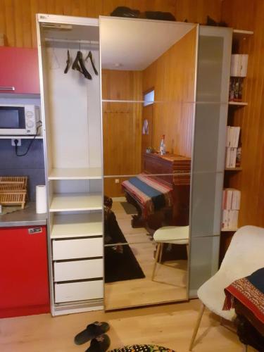 Quiet studio ideal for couples
