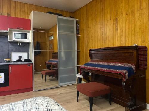 Quiet studio ideal for couples