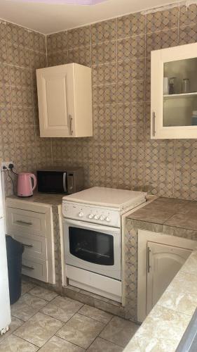 Kuchyň nebo kuchyňský kout v ubytování Room 16