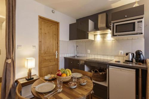Le Cham 106 Modern Studio in Central Chamonix | Walk to Ski Lift & Town Center - Happy Rentals