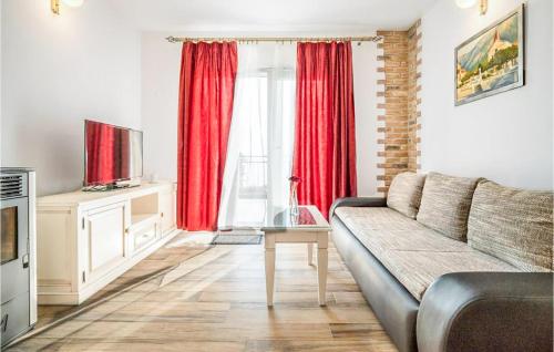 Awesome Home In Makarska