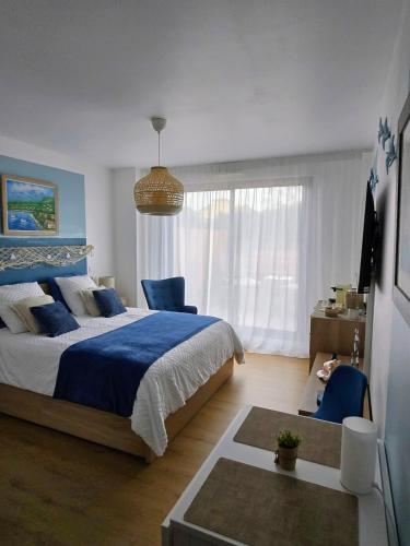 Studio Bleu Aix-en-Provence terrasse, piscine, parking