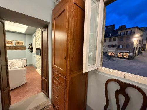 a room with a window with a view of a street at La Casa sulla Piazza in Cortona
