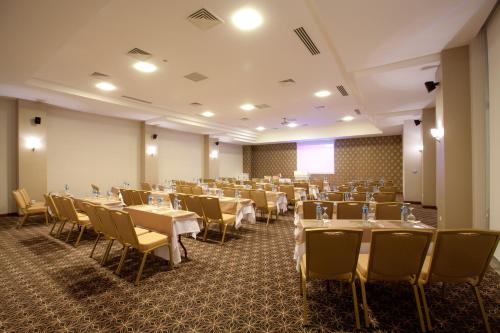 Zona business o sala de conferencias en Grand Altuntas Hotel