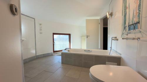 a bathroom with a tub and a toilet and a sink at Einzigartig übernachten im Wasserturm an der Elbe in Stelle