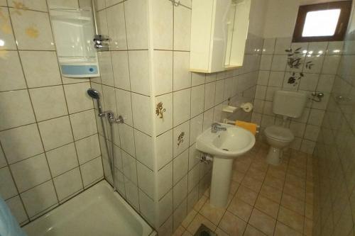 Apartments with parking space Senj - 25225