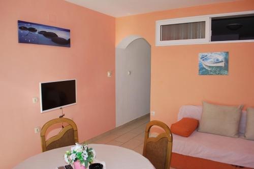 Apartments with parking space Senj - 25225
