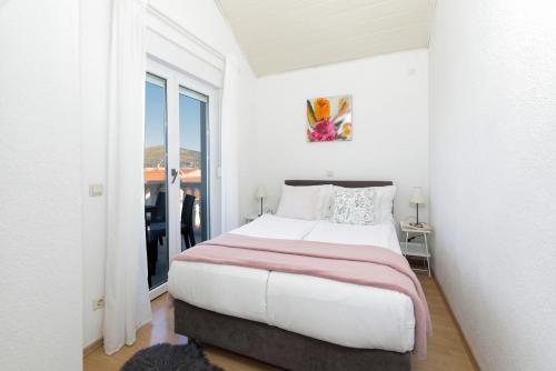 Apartments with parking space Okrug Gornji, Ciovo - 25259