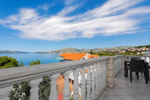 Apartments with parking space Okrug Gornji, Ciovo - 25259
