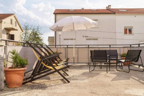 Apartments with parking space Crikvenica - 25306