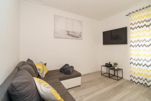 Apartments with parking space Crikvenica - 25306