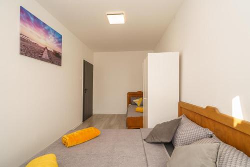 Apartments with parking space Crikvenica - 25306