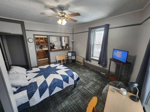 a bedroom with a bed and a ceiling fan at K5 2nd Floor Studio Near MTU, Keweenaw, Great Rates