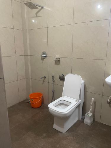 a bathroom with a toilet and a sink at Poozhikuth Homestay in Sultan Bathery