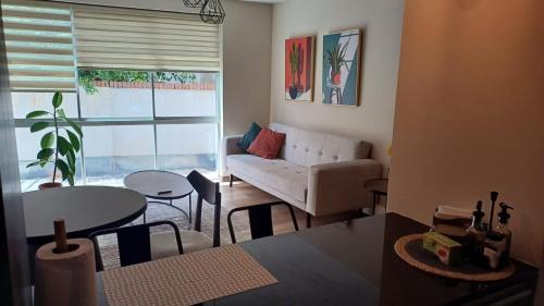 King size bed Modern apartment in Calacoto