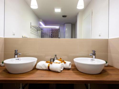 Apartments Villa Capitano - Two Bedroom Apartment with Balcony and Sea View UTI