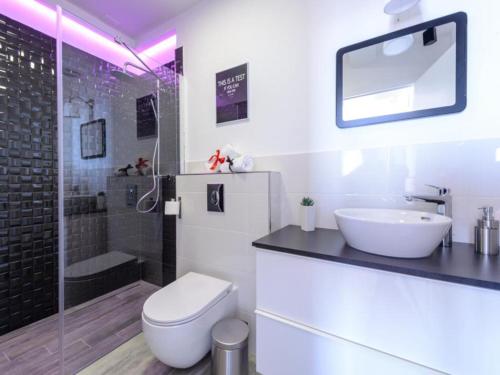 Apartments Villa Capitano - Two Bedroom Apartment with Balcony and Sea View CRNI